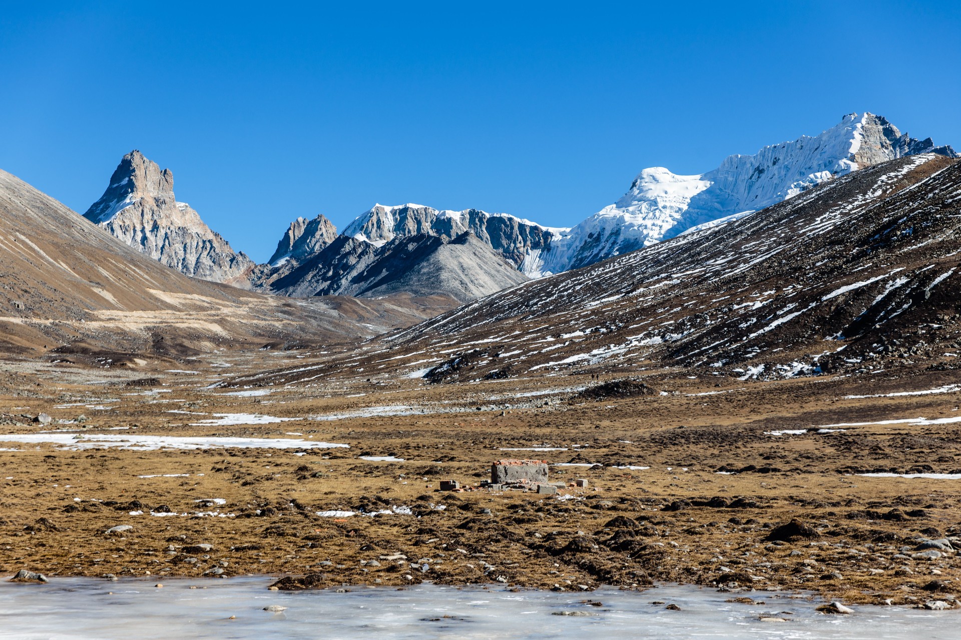 Discover the best of Bhutan with this 10-day itinerary. From Paro to Bumthang, explore monasteries, mountain passes, and cultural gems. Book your Bhutan tour with Samdrup Norbu Adventures today!